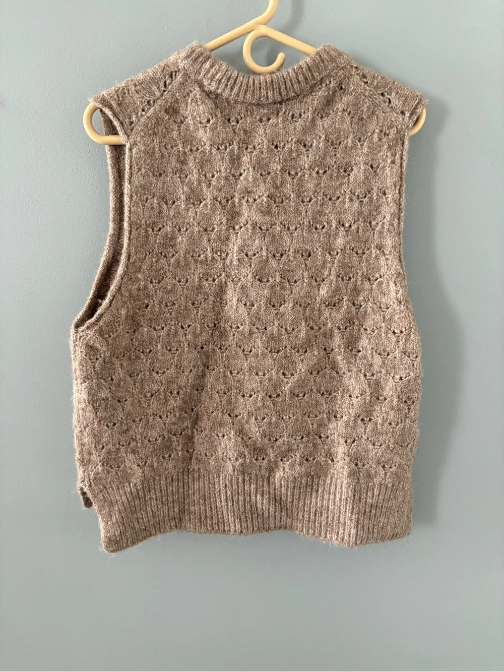 Universal Thread Taupe Sleeveless Crewneck Sweater Vest
